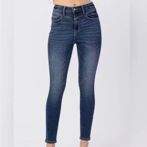 Judy blue front yoke skinny jeans darker blue size 1/25 88364 NWOT